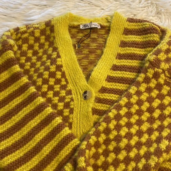 ZARA Sweater size M length 19” bust 48” see photos for colors front buttons - Picture 12 of 12